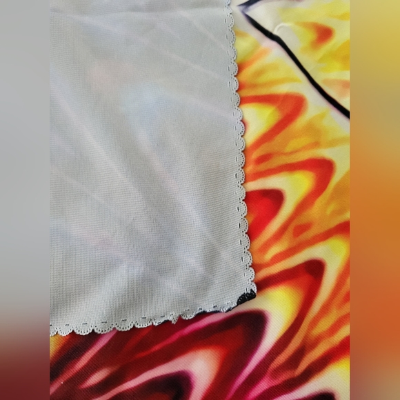 Tapestry NEW IN PACKAGE. 60" x60" beautiful bright colors. Any room or outside - Picture 8 of 8